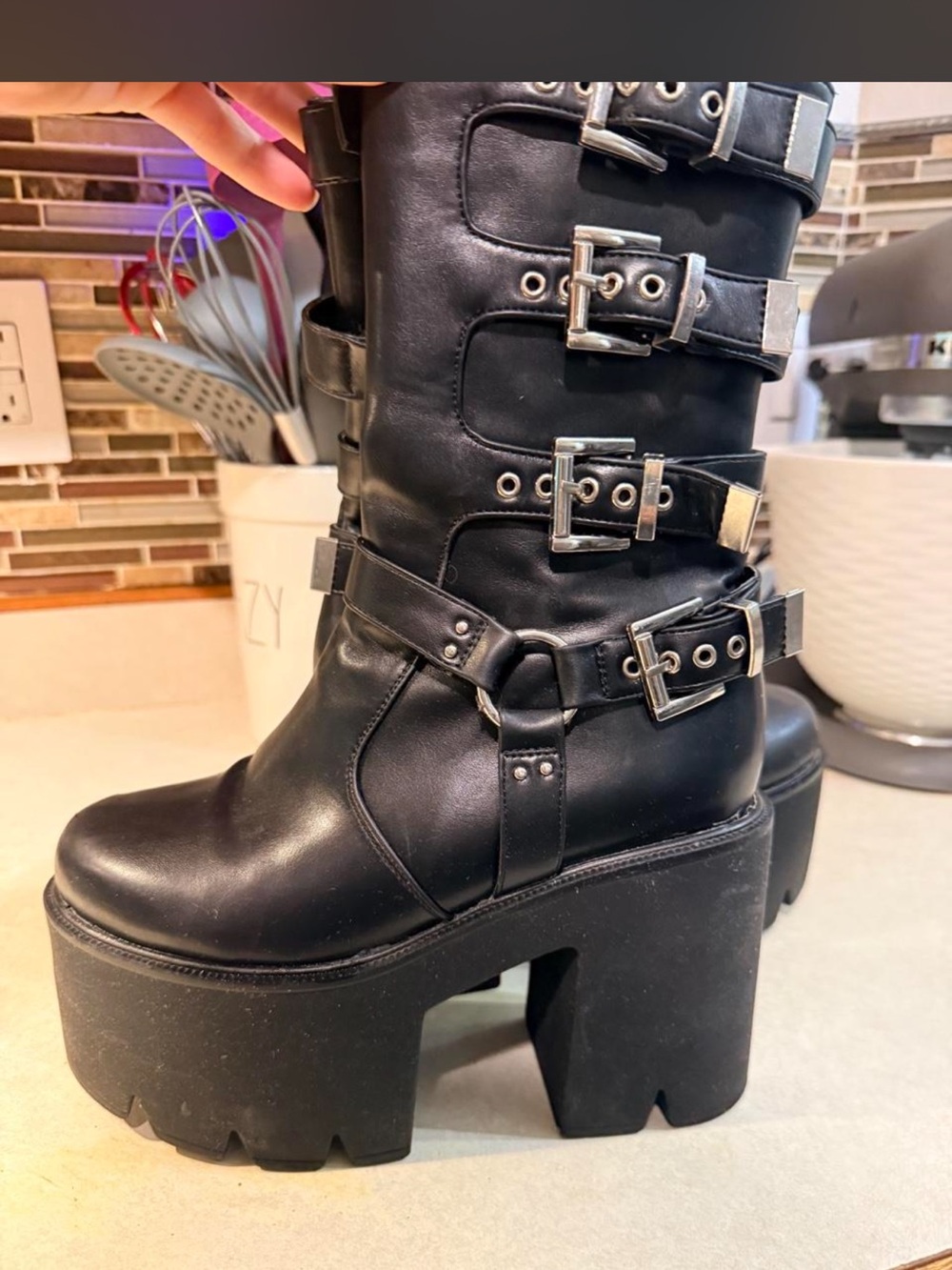LAMODA PLATFORM BOOTS